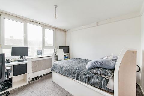 1 bedroom flat to rent, Rowan Court, Garnies Close, SE15