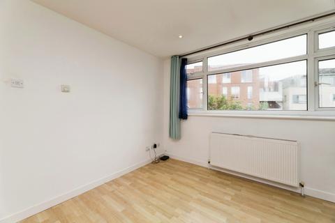 1 bedroom apartment to rent, Raglan Court, Raglan Road, Walthamstow, London, E17