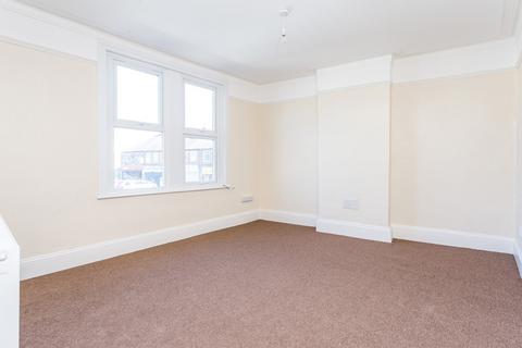 2 bedroom flat to rent, Brentwood Road
