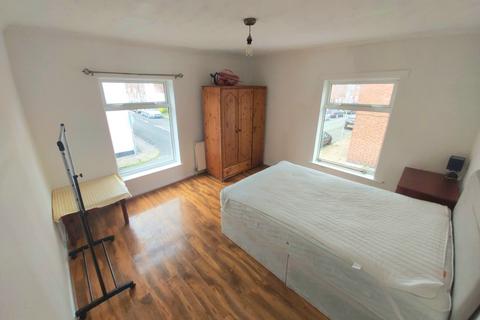 2 bedroom terraced house to rent, Barton Street
