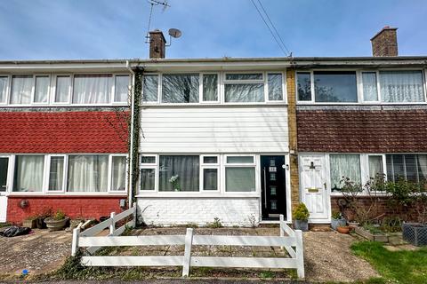 3 bedroom terraced house to rent, Lawn Close