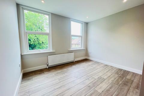 2 bedroom apartment to rent, Birdhurst Road, South Croydon, CR2