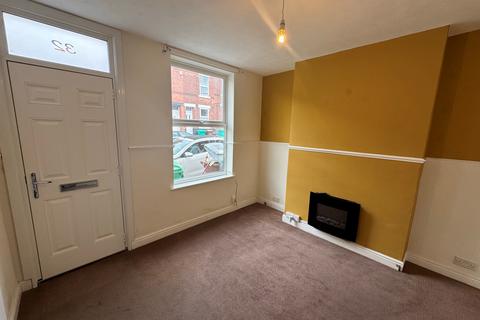 2 bedroom terraced house to rent, Loughborough Avenue, NG2
