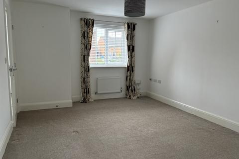 3 bedroom semi-detached house to rent, Mulberry Avenue, Beverley