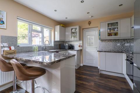 51 Beechwood Close, Amersham, HP6 6QU