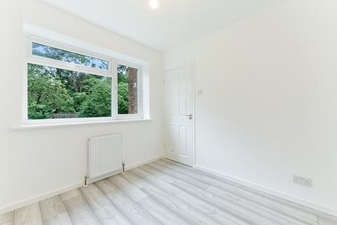 3 bedroom flat for sale, Lovelace Gardens, Surbiton KT6