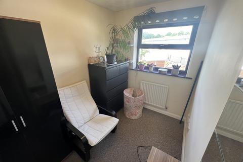 2 bedroom property to rent, Rushcliffe Gardens, Chaddesden, Derby, DE21