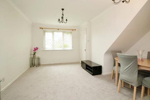 2 bedroom terraced house to rent, Hornchurch Close, Llandaff