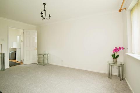 2 bedroom terraced house to rent, Hornchurch Close, Llandaff