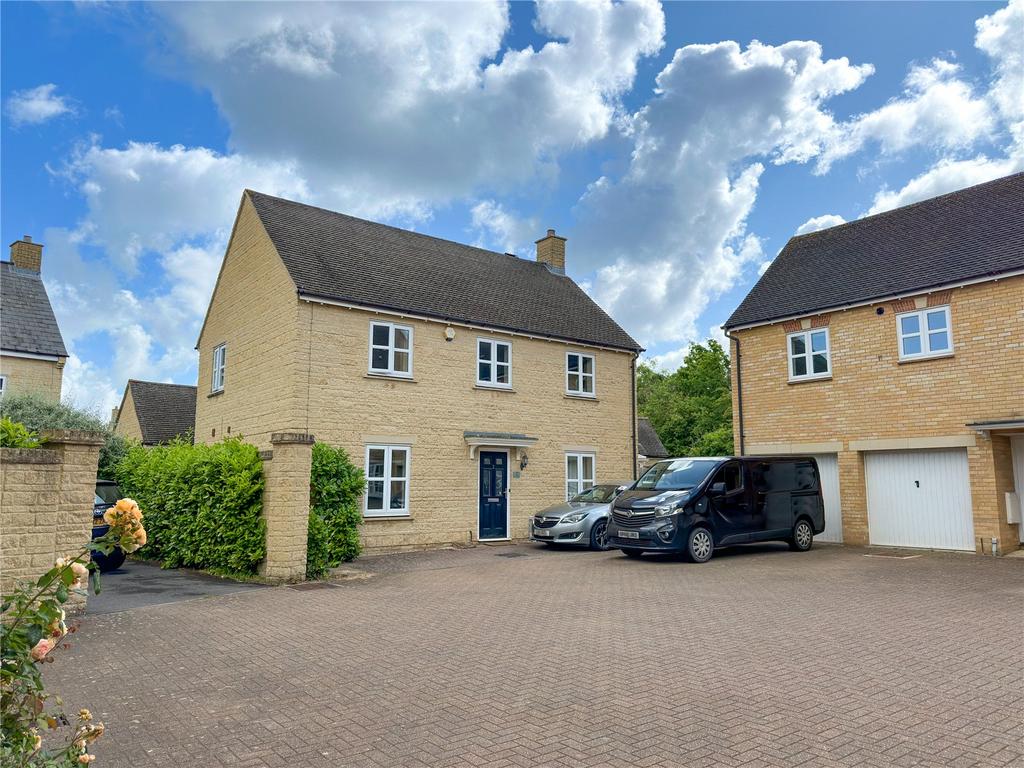 Cherry Tree Court, Witney... 4 bed detached house - £1,800 pcm (£415 pw)