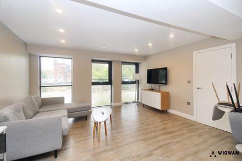 2 bedroom apartment for sale, Queens Dock Avenue, Hull, HU1