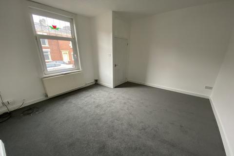 3 bedroom terraced house to rent, Wolseley St, Blackburn, BB2 4HR