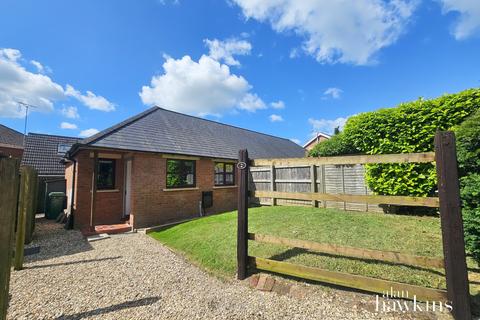 1 bedroom semi-detached bungalow to rent, Glenville Close, Royal Wootton Bassett, SN4