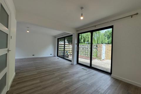 3 bedroom end of terrace house to rent, Park Meadow, Hatfield, AL9