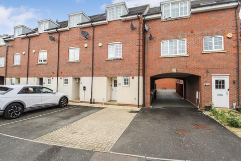 4 bedroom terraced house for sale, Shorts Avenue, Bedford MK42