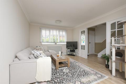 2 Cervia Way, Gravesend, DA12 4JY