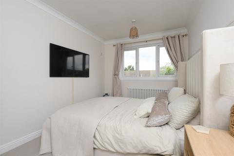 2 Cervia Way, Gravesend, DA12 4JY