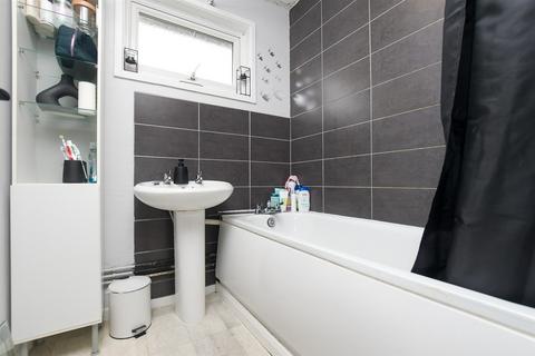 2 Cervia Way, Gravesend, DA12 4JY