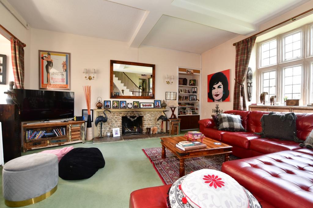 Denne Park House Denne Park RH13 3 bed duplex £1,850 pcm (£427 pw)