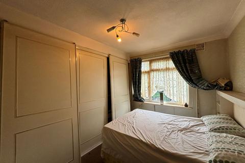 2 bedroom flat for sale, 16A Barnard Gardens, Hayes, Middlesex, UB4 9ER