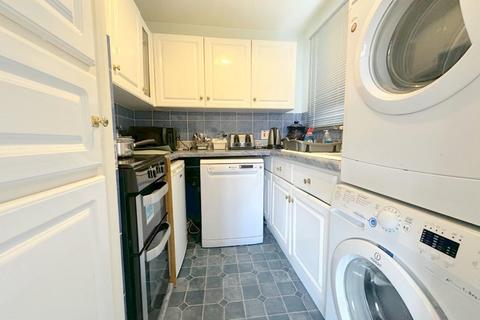 Maisonette to rent, Sorrel Close, Barton Hills, Luton, LU3 4AE