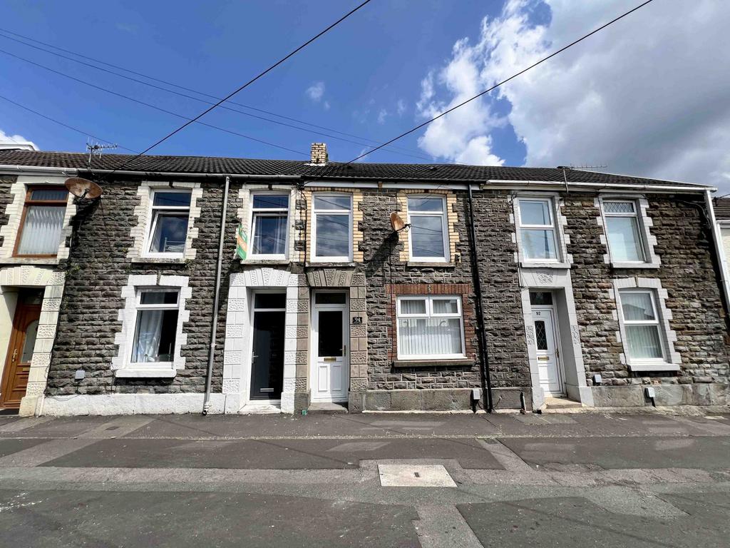 A 3 bedroom traditional terraced with 2 reception