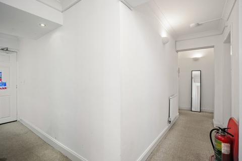 3 bedroom flat to rent, Cumberland Street North West Lane, New Town, Edinburgh, EH3
