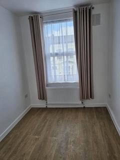2 bedroom flat to rent, Newlyn Road, London N17