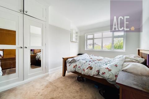 4 bedroom semi-detached house to rent, Lowick Road, Harrow HA1
