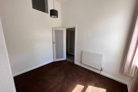 1 bedroom terraced house to rent, Bradford Road, Batley, West Yorkshire, WF17