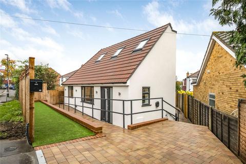 9a West Way Gardens, Croydon, CR0 8RA
