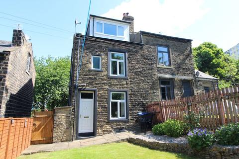 2 bedroom end of terrace house for sale, James Street East, Keighley, BD21