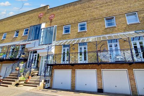 4 bedroom terraced house for sale, College Road, Chatham Dockyard