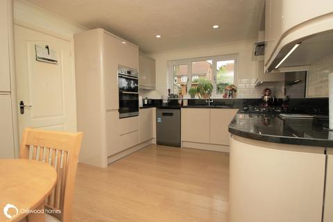 5 bedroom detached house for sale, Oakland Court, Cliffsend