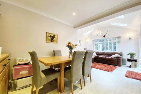 8 Glenhurst Close, Blackwater, Camberley, GU17 9BQ