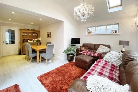 8 Glenhurst Close, Blackwater, Camberley, GU17 9BQ