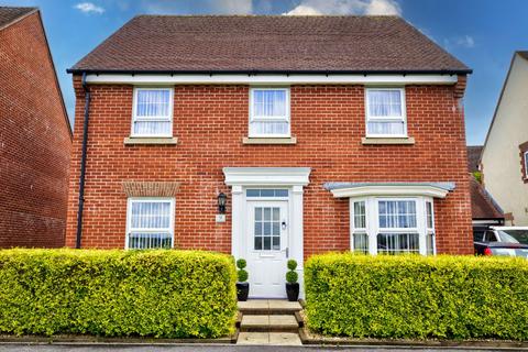 4 bedroom detached house for sale, Clanfield, Waterlooville PO8