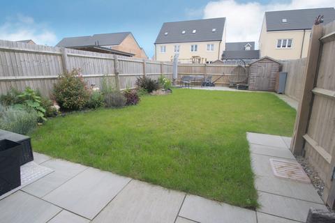 3 bedroom semi-detached house to rent, Clacton-On-Sea CO16