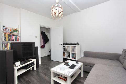1 bedroom flat to rent, Kingsland Road, London E8