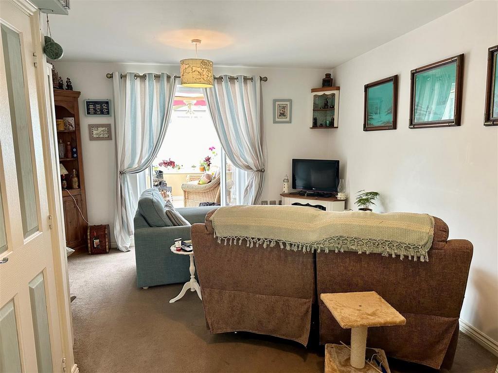 Living Room 2.jpg