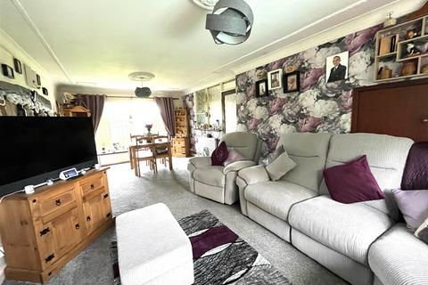 4 bedroom detached bungalow for sale, Bower Lane, Etchinghill, Rugeley