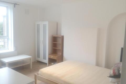3 bedroom flat to rent, Browning Street, London