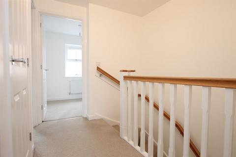 3 bedroom end of terrace house to rent, Albert Way, East Cowes