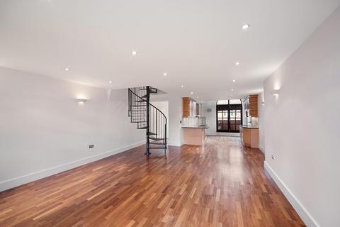 4 bedroom townhouse to rent, Three Colt Street, E14