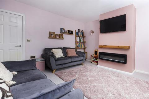 3 bedroom end of terrace house for sale, Weatherhill Road, Huddersfield HD3