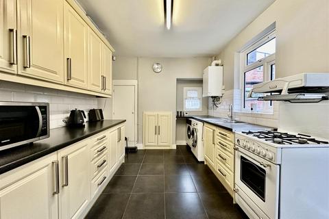 3 bedroom terraced house for sale, Normanton Road, Leicester LE5