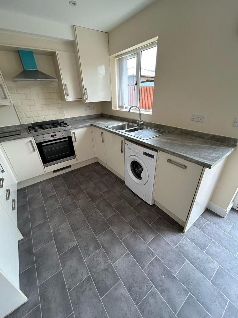 Kitchen 2.jpg
