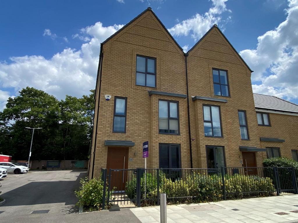 Crete Hall Road, Cable Wharf, Northfleet 4 bed semidetached house £