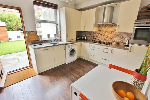 2 bedroom terraced house to rent, Murray Road, Sheffield, S11 7GG