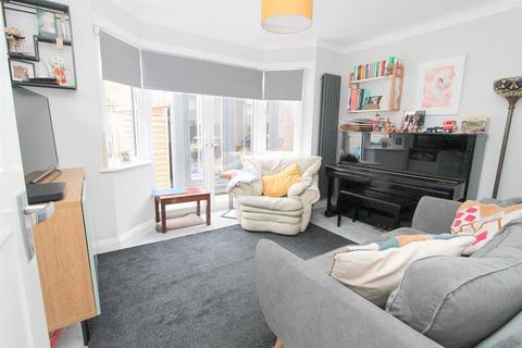 22 Rossdale, Sutton, SM1 4JU